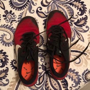 Red and black Metcon 4’s. Men’s 11.5